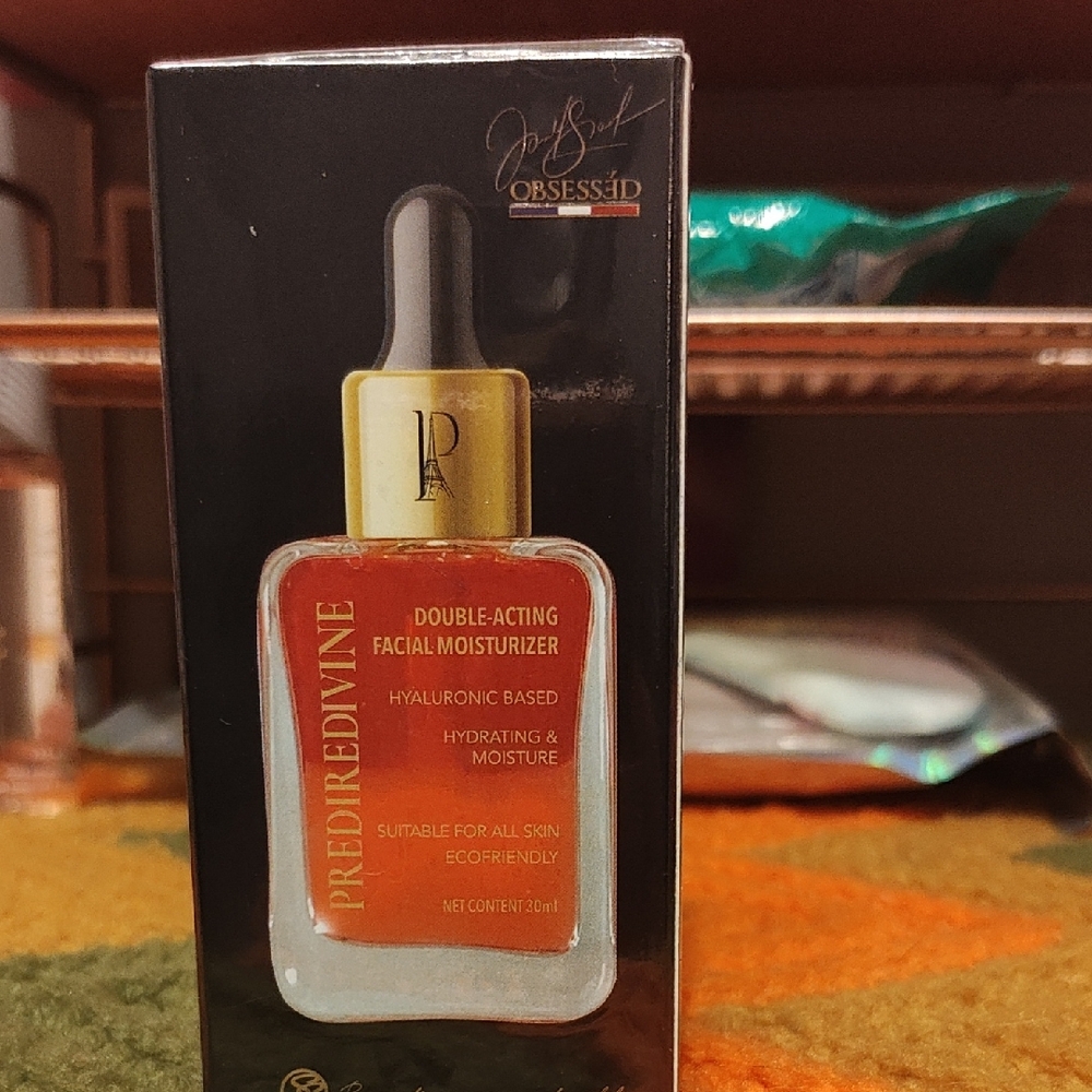Double-Acting Facial Moisturizer - Black and Gold